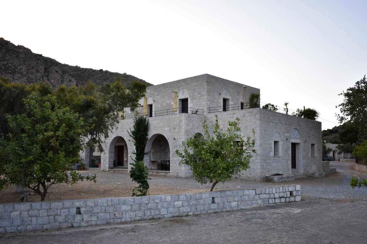 Akroyiali